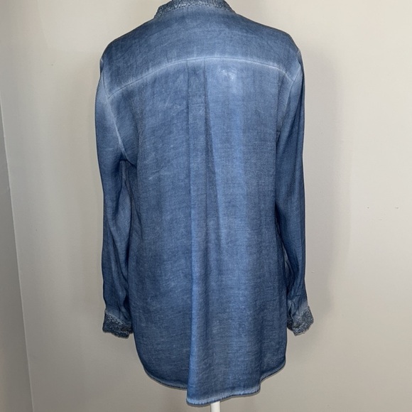 Chico’s Blue Lace Front Top Size 1 - Picture 6 of 8